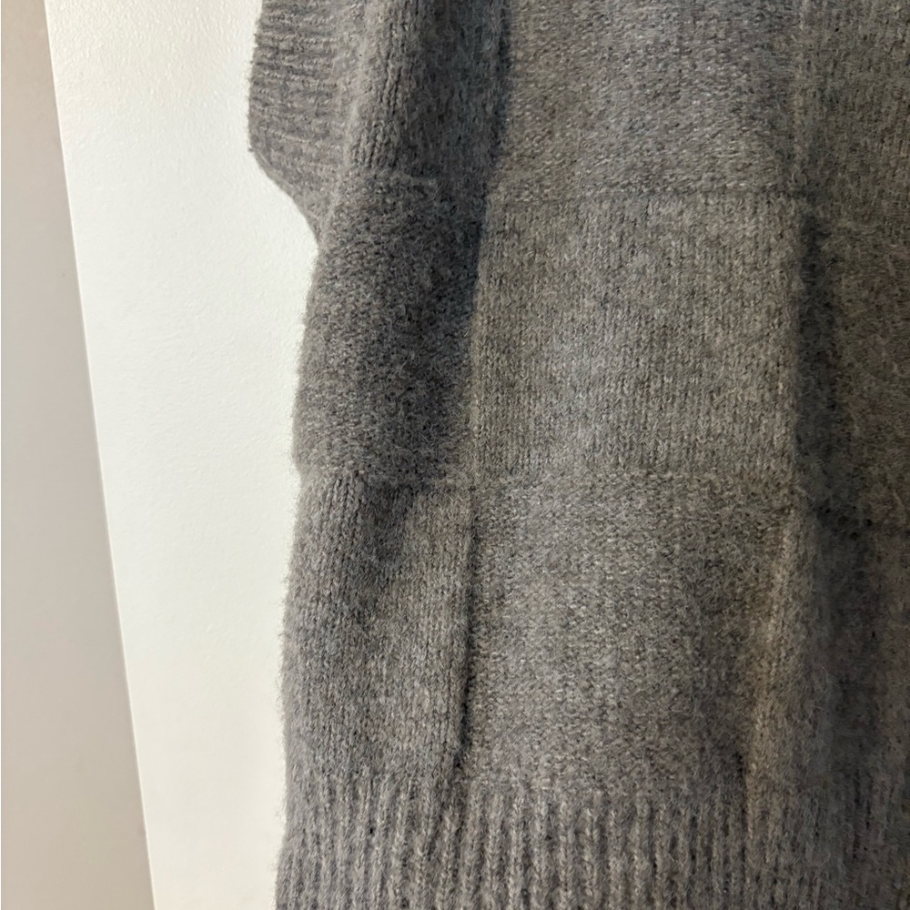 ASTR Gray V-Neck Sweater Vest - Picture 2 of 4